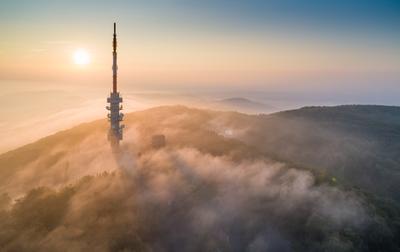 TV tower in Matra, hungary-stock-foto