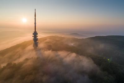 TV tower in Matra, hungary-stock-foto