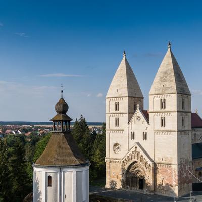 Drone photo of Jak's Romanesque abbey church, Hungary-stock-foto