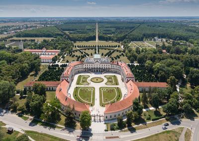 Beautiful Eszterhazy Castle in Fertod, Hungary-stock-foto