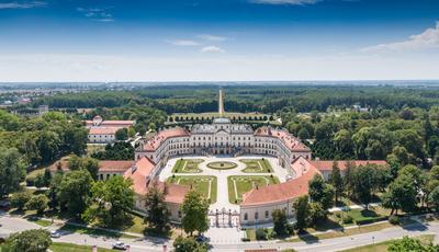 Beautiful Eszterhazy Castle in Fertod, Hungary-stock-foto