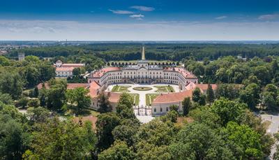 Beautiful Eszterhazy Castle in Fertod, Hungary-stock-foto