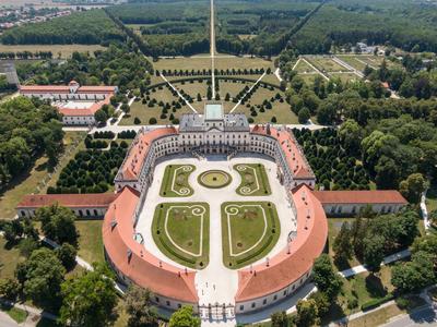 Beautiful Eszterhazy Castle in Fertod, Hungary-stock-foto