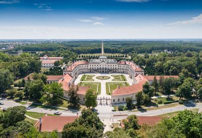 Beautiful Eszterhazy Castle in Fertod, Hungary-stock-foto