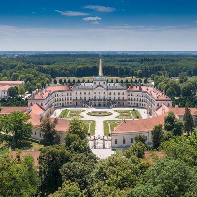 Beautiful Eszterhazy Castle in Fertod, Hungary-stock-foto