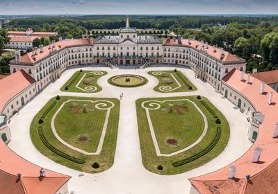 Beautiful Eszterhazy Castle in Fertod, Hungary-stock-foto