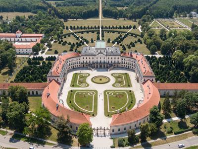 Beautiful Eszterhazy Castle in Fertod, Hungary-stock-foto