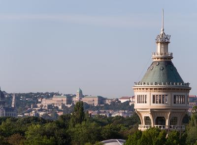 Water tower in Margaret Island in Budapest with panorama-stock-foto