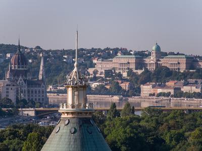 Water tower in Margaret Island in Budapest with panorama-stock-foto