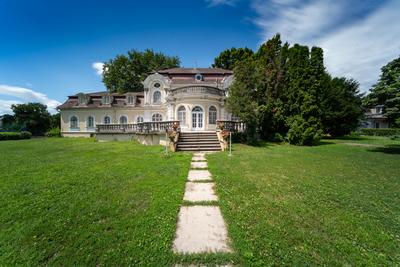 Horthy Castle in Kenderes, Hungary-stock-foto