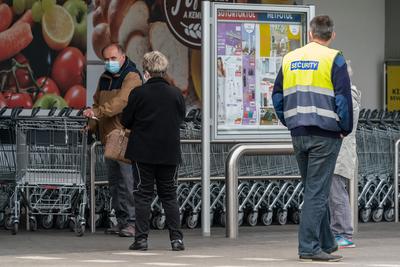 PECS - MAY 27 : Old people go to shopping on the street  on 27 May 2020 in Pecs, Hungary. During coronavirus pandemic, everybody have to waering face mask-stock-foto