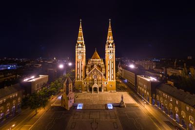 aerial photo of  beautiful Cathedral of Szeged at night-stock-foto