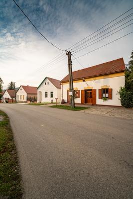 Wine cellars in a row in Southern Hungary in Palkonya village-stock-foto