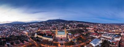 aerial view of Cathedral in Pecs at night-stock-foto