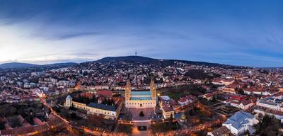 aerial view of Cathedral in Pecs at night-stock-foto