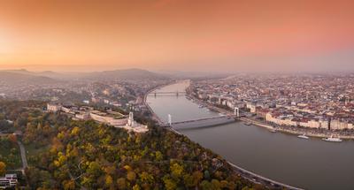 Aerial view of Budapest with beautiful sunrise-stock-foto