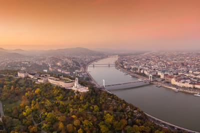 Aerial view of Budapest with beautiful sunrise-stock-foto