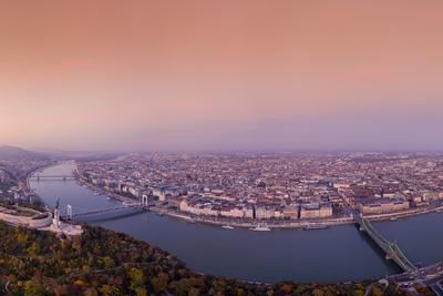 Aerial view of Budapest with beautiful sunrise-stock-foto