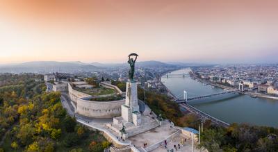 Aerial view of Budapest with beautiful sunrise-stock-foto