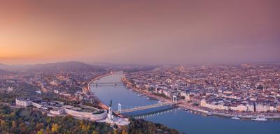 Aerial view of Budapest with beautiful sunrise-stock-foto