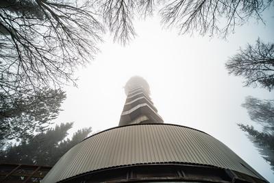 Tv tower in Zalaegerszeg with foggy sky-stock-foto