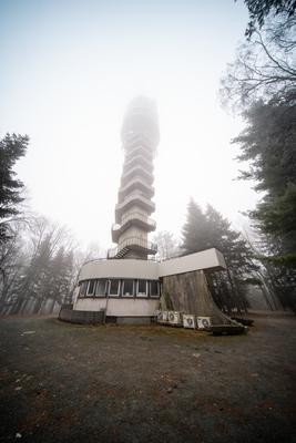 Tv tower in Zalaegerszeg with foggy sky-stock-foto