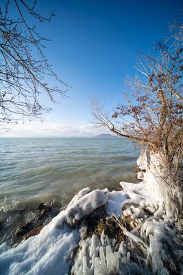 Beautiful frozen Lake Balaton with steel steps-stock-foto