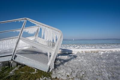 Beautiful frozen Lake Balaton with steel steps-stock-foto