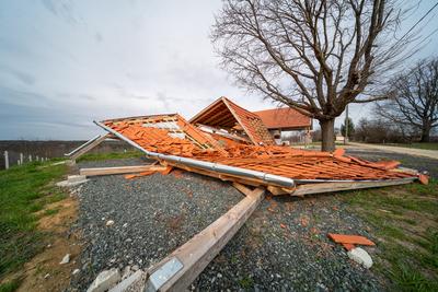 Broken roof after a storm-stock-foto