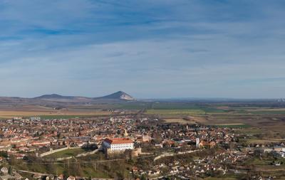 Aerial photo from Siklos castle with Tenkes mountain-stock-foto