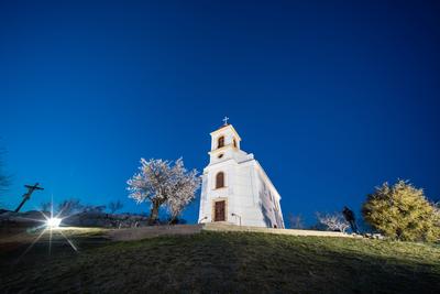 Small chapel with almond tree, called havas boldogasszony templom-stock-foto