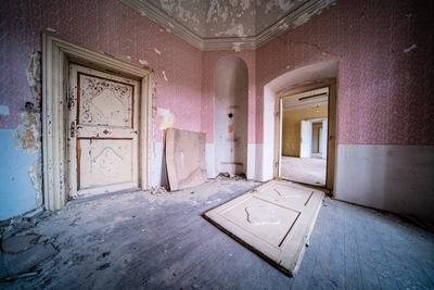 interior of an old abandoned castle-stock-foto
