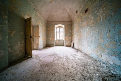 interior of an old abandoned castle-stock-foto
