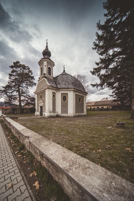Small chapel with stormy clouds, before rain-stock-foto