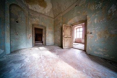 interior of an old abandoned castle-stock-foto