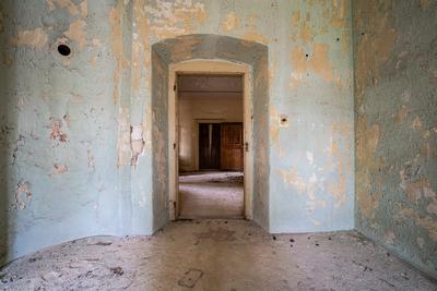 interior of an old abandoned castle-stock-foto