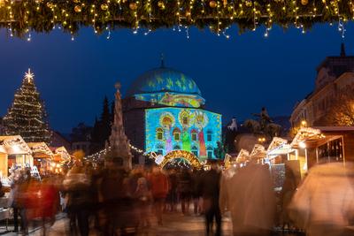 PECS, HUNGARY - DECEMBER 4 2022: Advent market with christmas tree at Szechenyi Square in Pecs. December 4, 2022 Pecs, Hungary-stock-photo