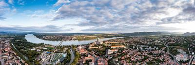 Panoramic view from Esztegom with river Danube and basilica-stock-foto
