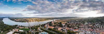 Panoramic view from Esztegom with river Danube and basilica-stock-foto