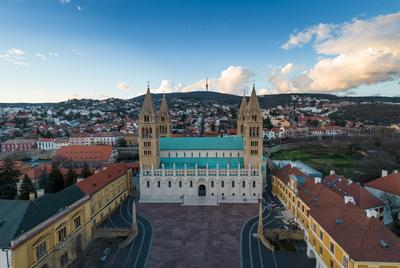 Pecs, Szekesegyhaz. bird eye view-stock-foto