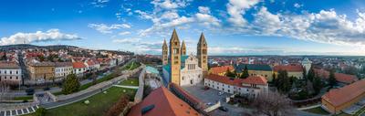 Pecs, Szekesegyhaz. bird eye view-stock-foto