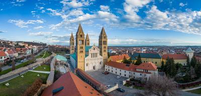 Pecs, Szekesegyhaz. bird eye view-stock-foto