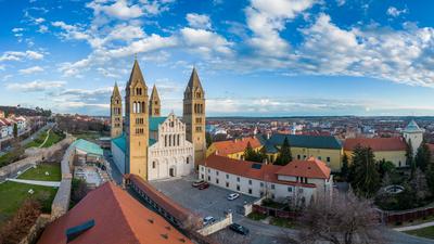 Pecs, Szekesegyhaz. bird eye view-stock-foto