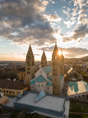Pecs, Szekesegyhaz. bird eye view-stock-foto