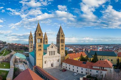 Pecs, Szekesegyhaz. bird eye view-stock-foto