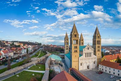 Pecs, Szekesegyhaz. bird eye view-stock-foto