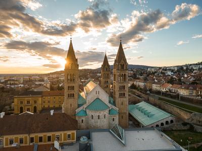 Pecs, Szekesegyhaz. bird eye view-stock-foto