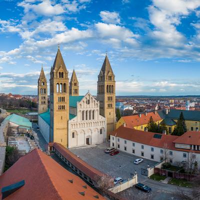 Pecs, Szekesegyhaz. bird eye view-stock-foto