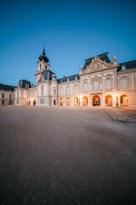 Festetics Castle in Keszthely at night-stock-foto