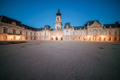 Festetics Castle in Keszthely at night-stock-foto